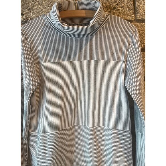 Athleta Womens Striped Long-Sleeve Turtleneck Top L Gray & White Ribbed Design - Picture 2 of 7